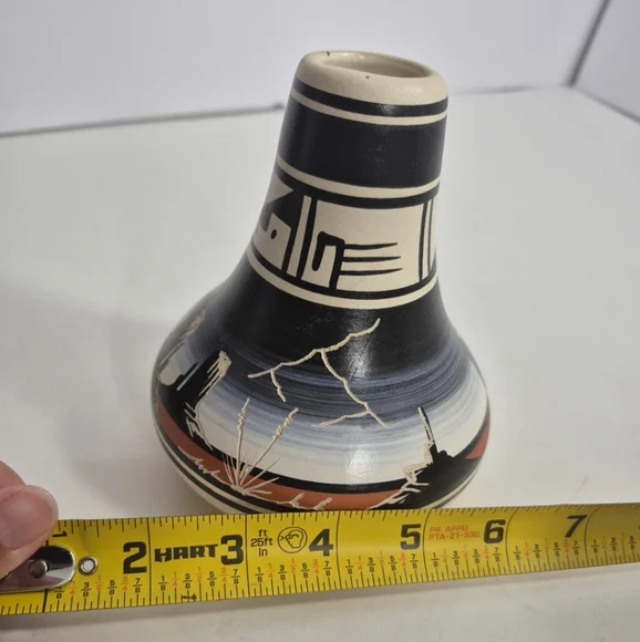 Naatsiilid Pottery Rainbow Signature Native American Navajo Vase Signed - Picture 2 of 9